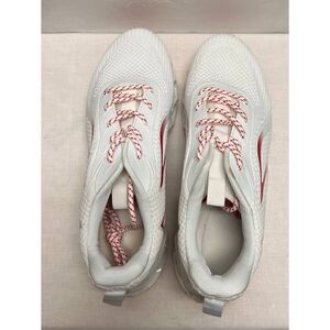 NWOB Mosha Belle athletic sneakers size 10/43